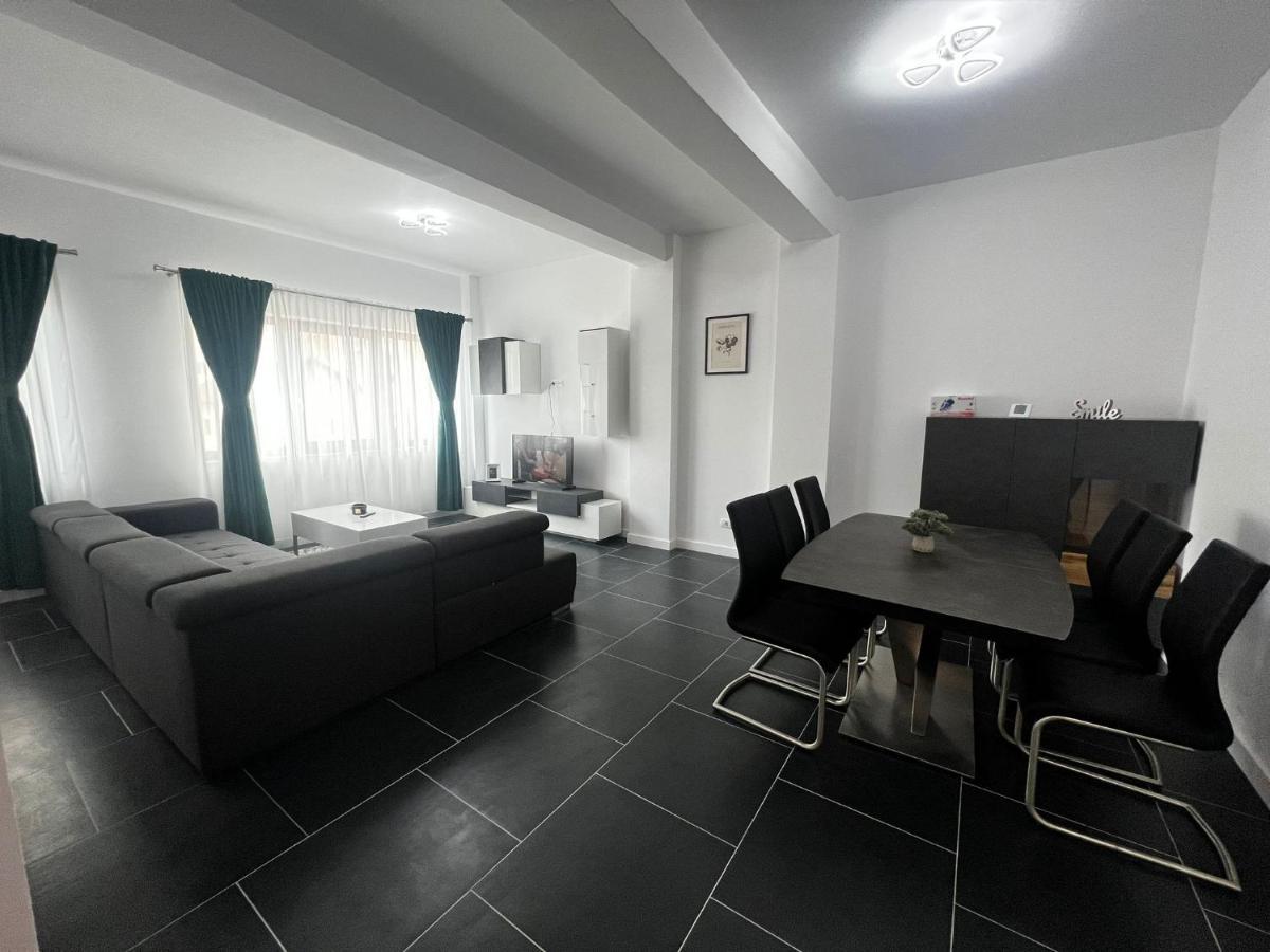 Luxury Cozy Apartments - City Center Suceava Eksteriør billede