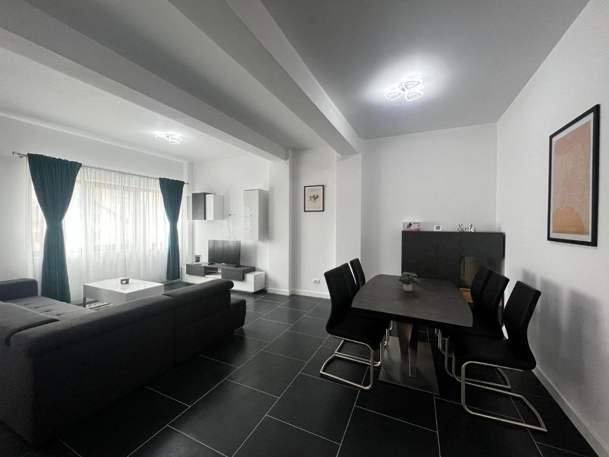 Luxury Cozy Apartments - City Center Suceava Eksteriør billede