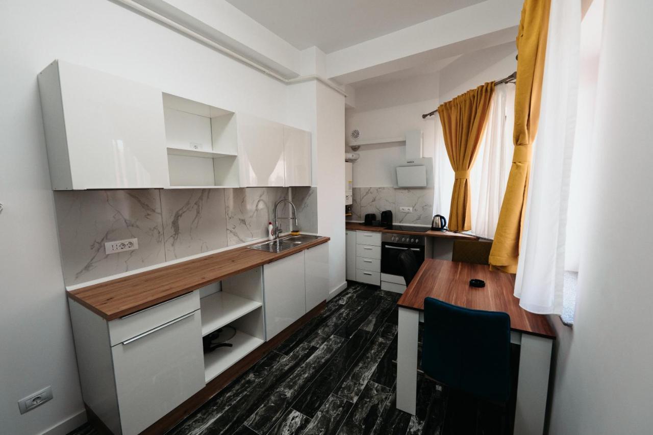 Luxury Cozy Apartments - City Center Suceava Eksteriør billede