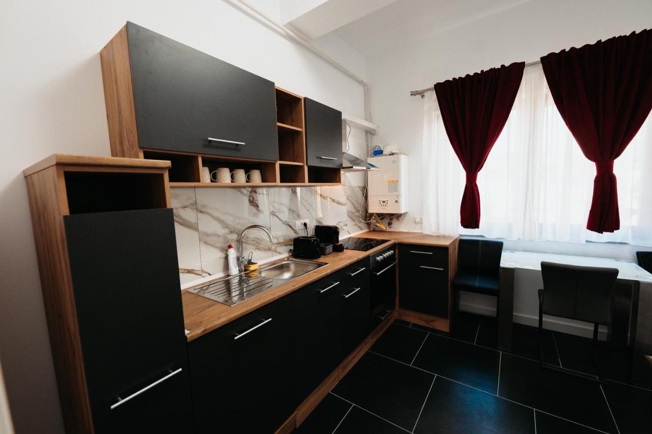Luxury Cozy Apartments - City Center Suceava Eksteriør billede