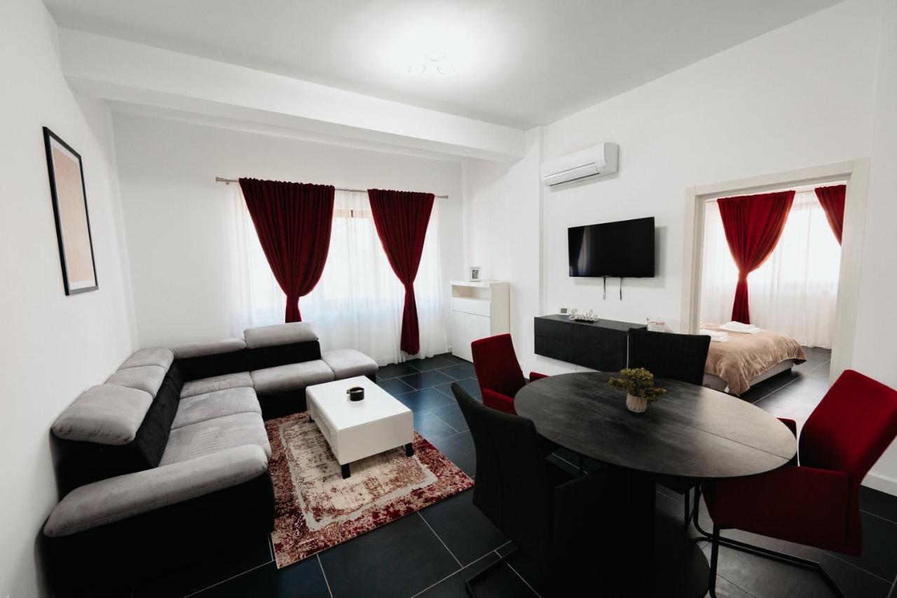 Luxury Cozy Apartments - City Center Suceava Eksteriør billede