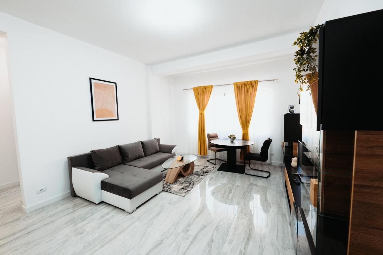 Luxury Cozy Apartments - City Center Suceava Eksteriør billede