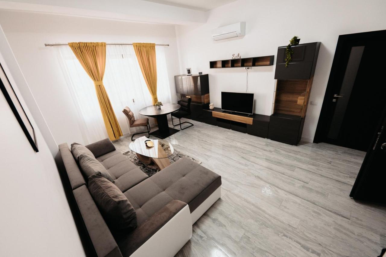 Luxury Cozy Apartments - City Center Suceava Eksteriør billede