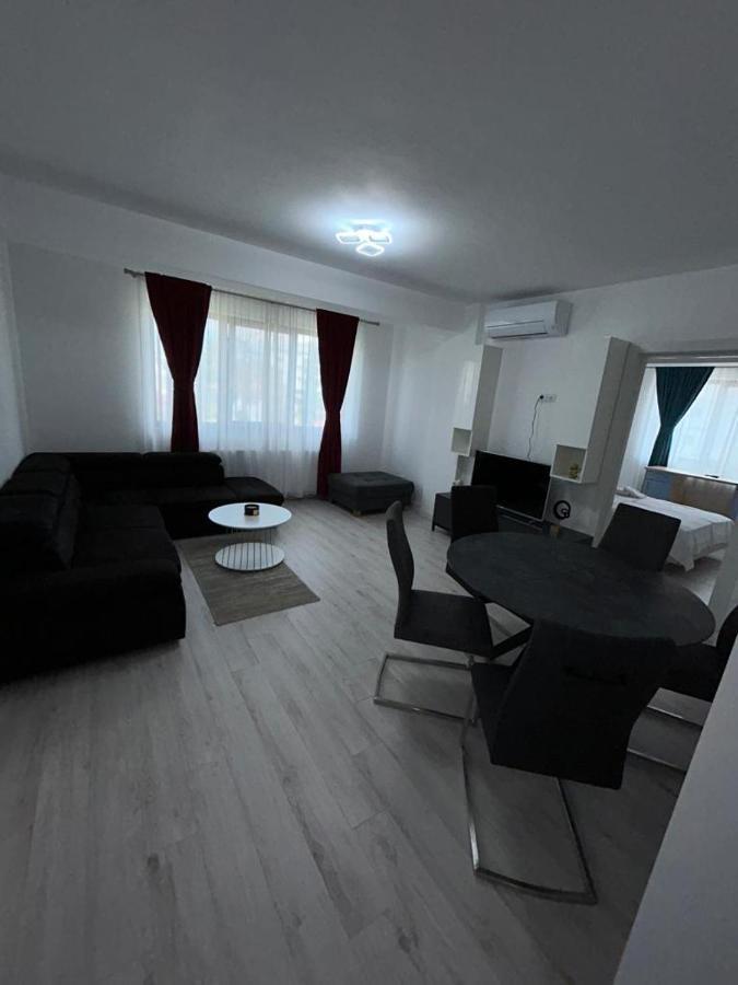Luxury Cozy Apartments - City Center Suceava Eksteriør billede